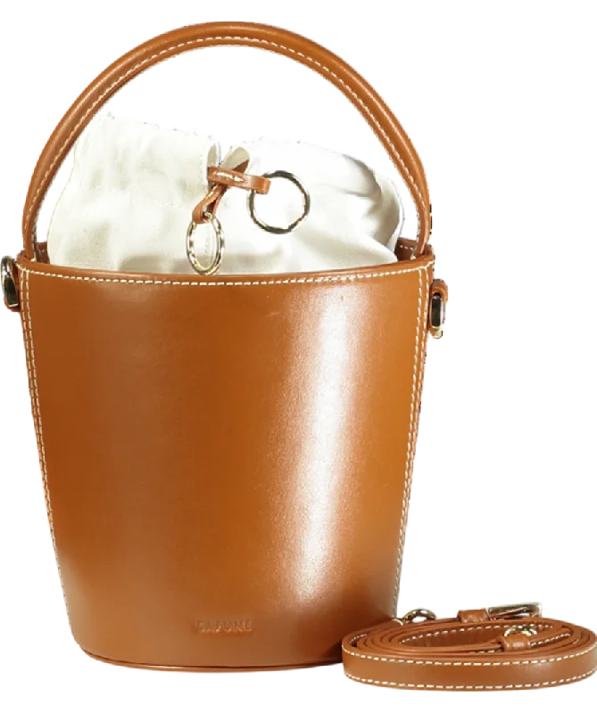 Cafuné Brown Bucket Bag with shoulder strap